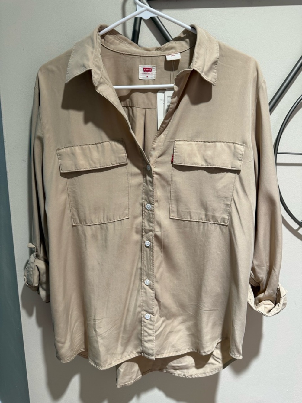 Levi's Women’s Beige Button-Up Shirt Size M NWT